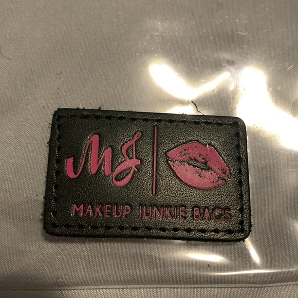 Make Up Junkie Wristlet - Picture 2 of 5